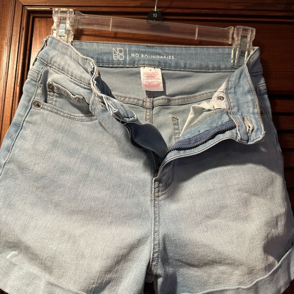 No Boundaries juniors size 9 denim shorts